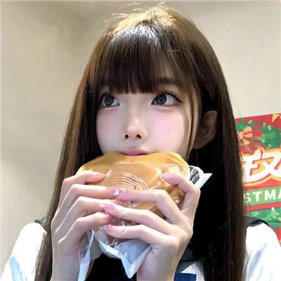 穿条纹衣的男孩